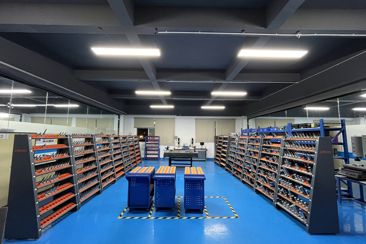 Полный спектр категорий/Расширенное управление режущим инструментом