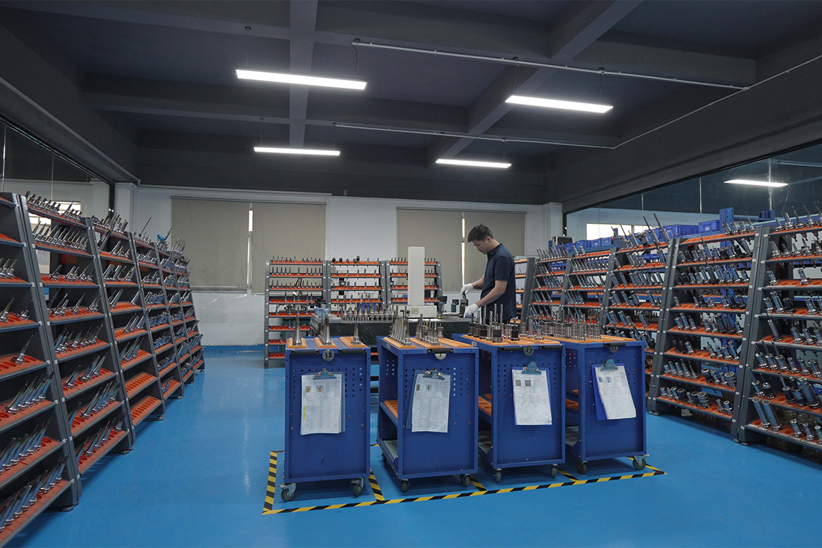 Полный спектр категорий/Расширенное управление режущим инструментом